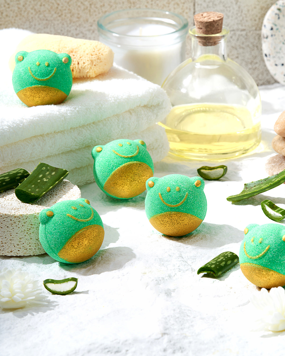 Frog-Shaped Natural Bath Bombs Gift Set (14 Pcs)